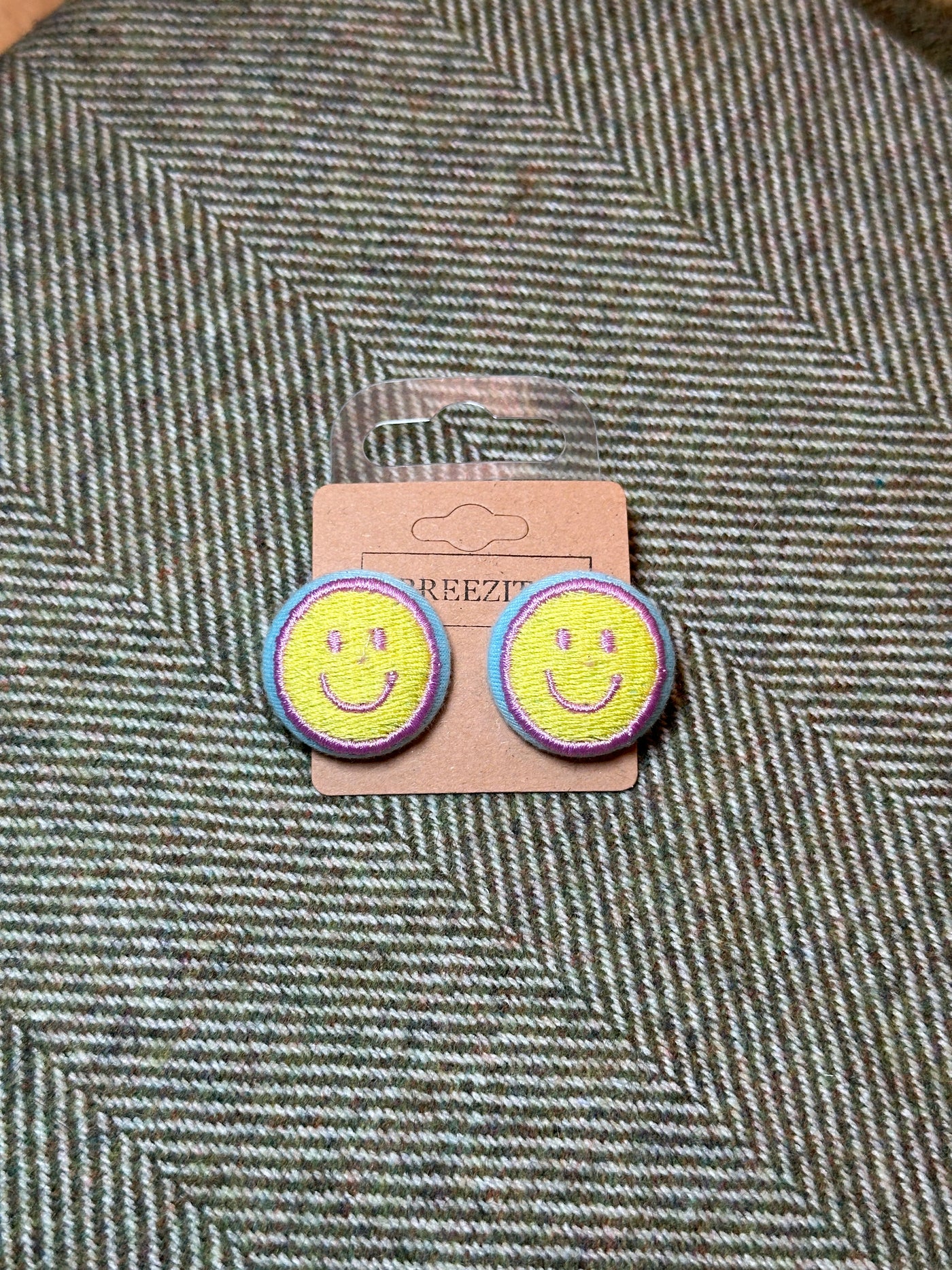 Smiley Face Button Earrings | Breezita