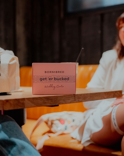 Liga de boda 'Get 'er Bucked'