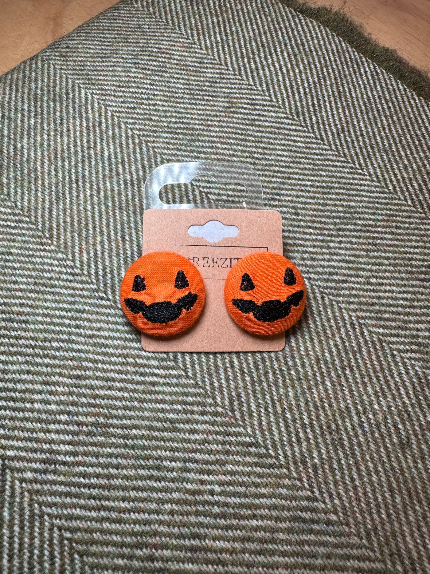 Pumpkin Face Button Earrings | Breezita