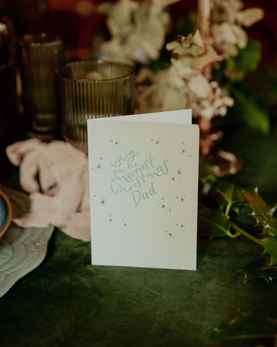 DESEANDOLE LA TARJETA TIPOGRAFÍA DE PAPÁ DE NAVIDAD MÁS FELIZ