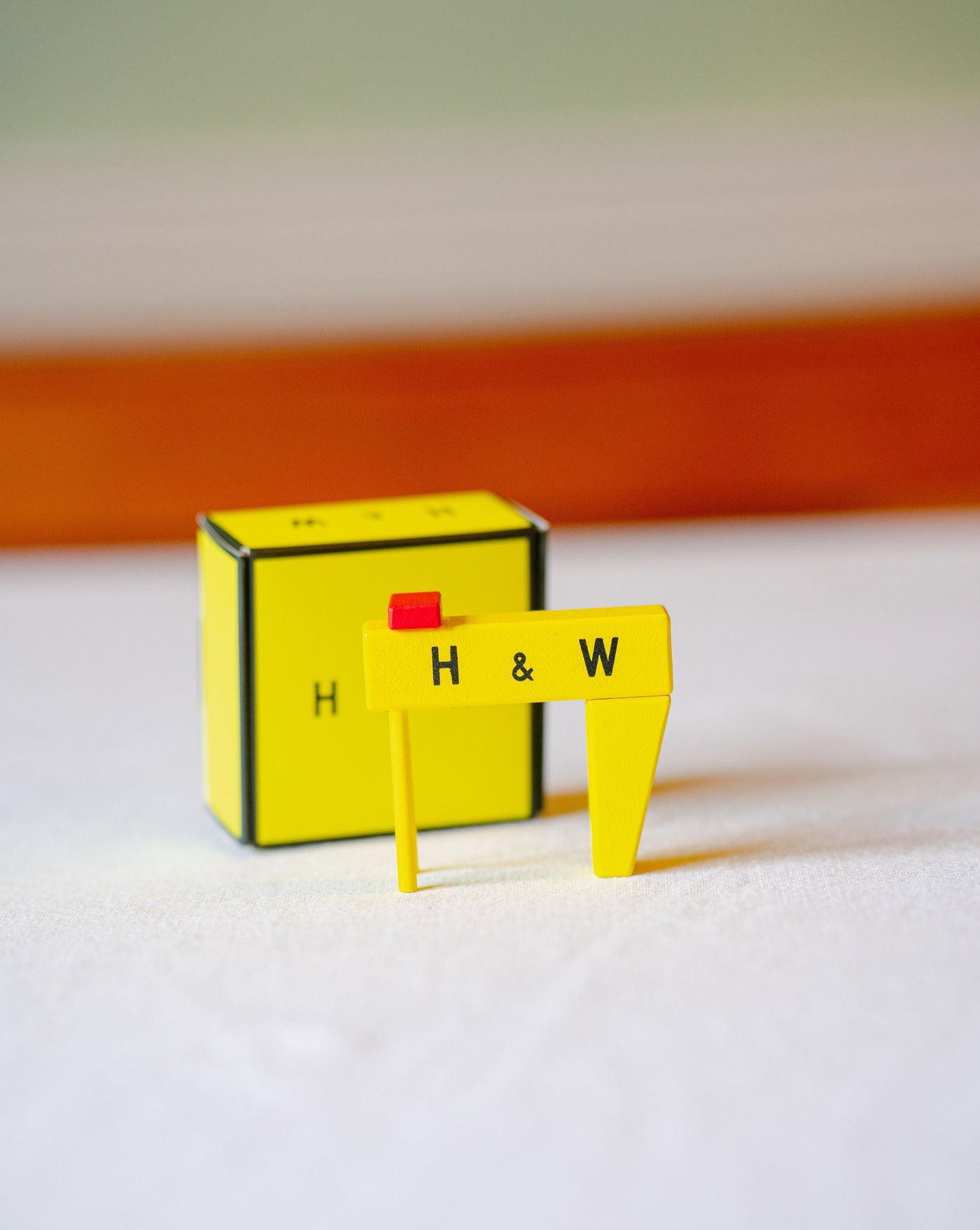 H & W wee crane model