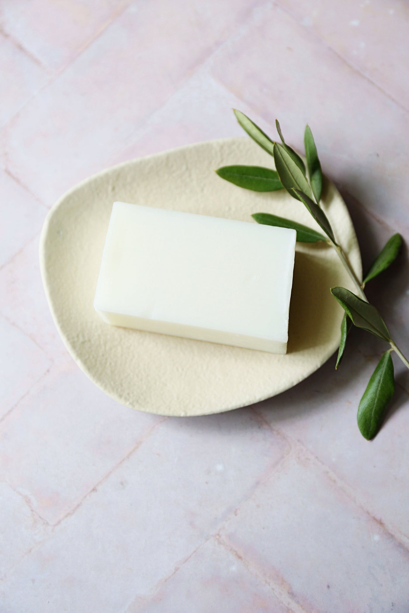 White Pomegranate Soap Bar | Max Benjamin