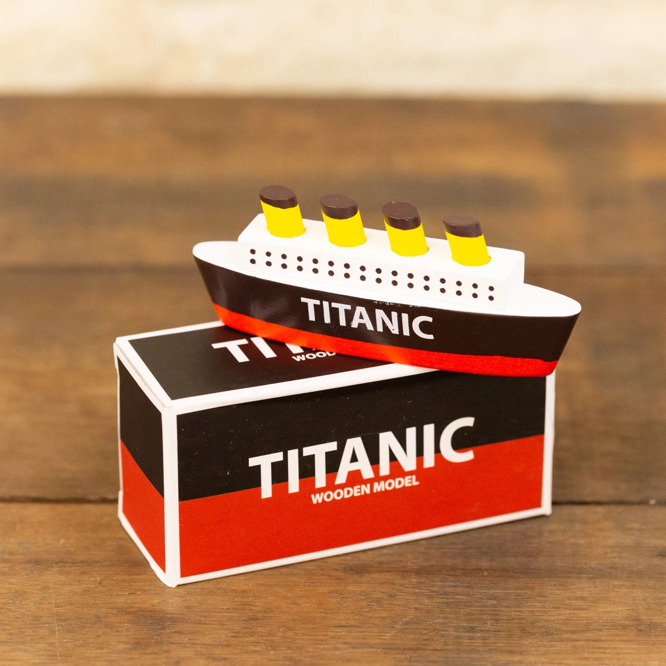 small titanic model & box