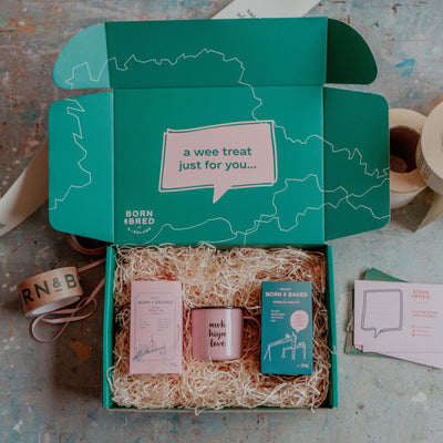 awk hiya love tea box pink with Prosecco biscuits