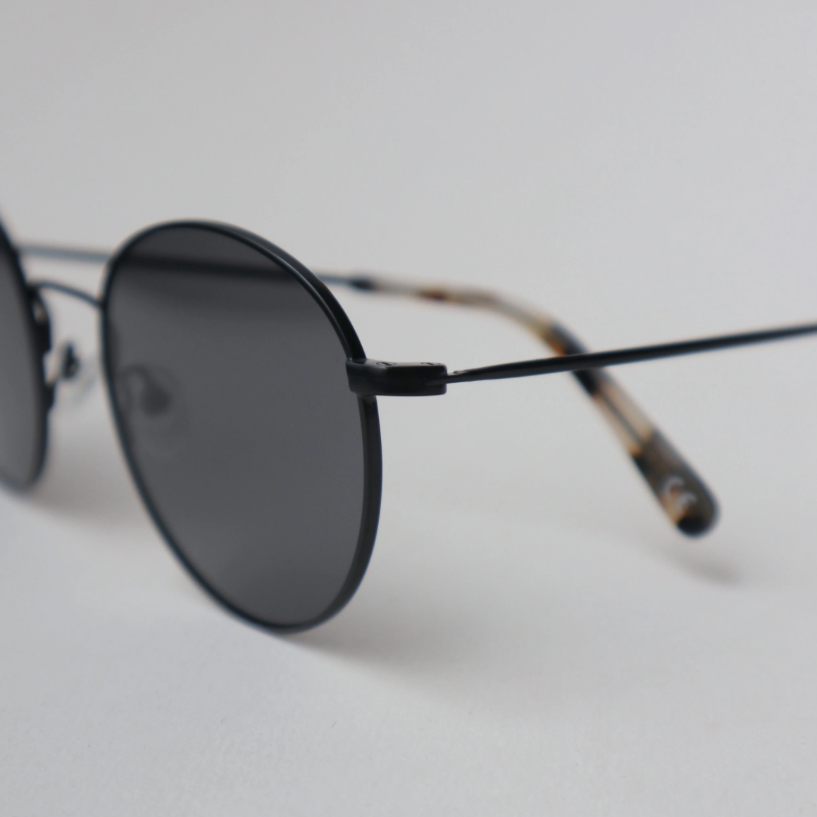 black wire henri sunglasses
